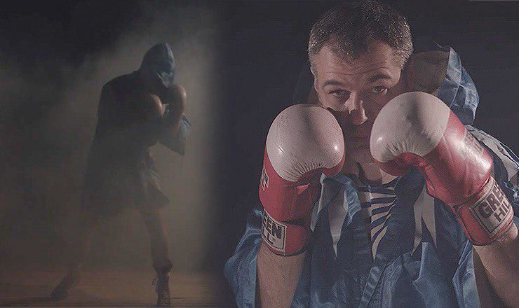 Бывший боксер Цыку призывает граждан нокаутировать олигархический режим.
