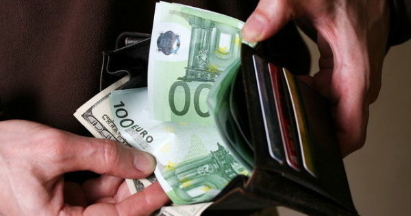 В Италии молдаванка вернула владельцу кошелек с 2000 евро.