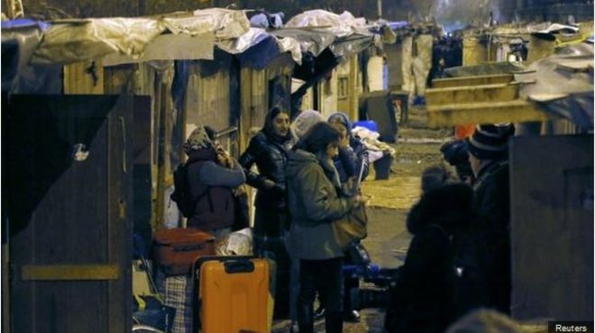 Amnesty International призвала парижские власти обеспечить цыган новым жильем.