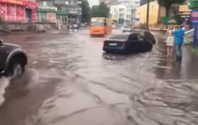 По словам местных жителей, ливень продолжался несколько часов.