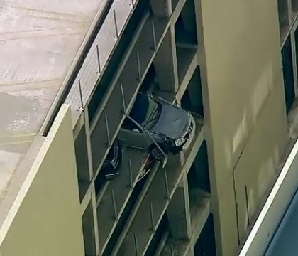 O confuzie a adus-o pe o soferita din Los Angeles intr-o pozitie putin spus incomoda.