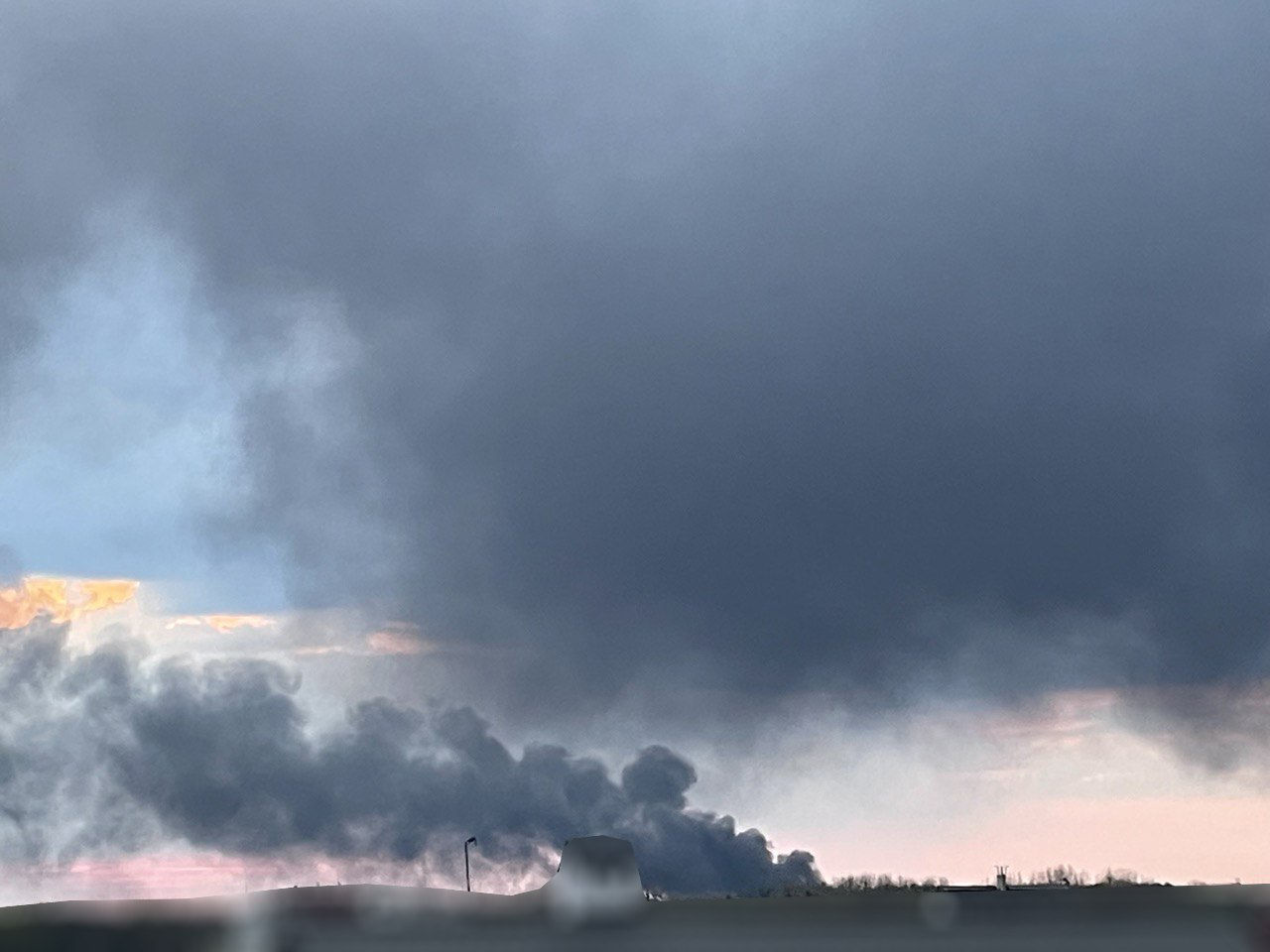 Во Львове прогремели мощные взрывы, в городе воздушная тревога.