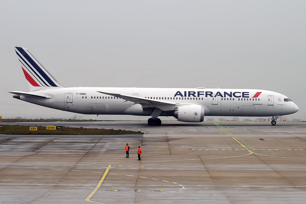 В Иране аварийно приземлился пассажирский самолет Air France.