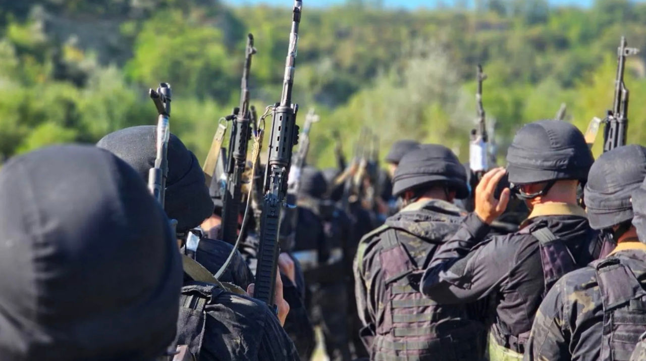 Exerciții cu focuri de armă și explozii la Chișinău: Mascații Fulger își testează forțele.