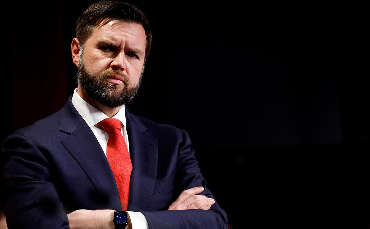 Mai mulți politicieni britanici îl atacă pe Vance pentru lipsa de respect față de armata britanică.