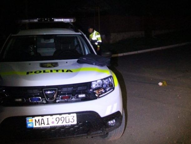 Мотоциклист забросал камнями полицейский патруль в Унгенах.