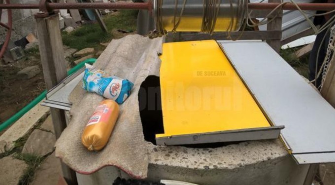 Bărbatul care a intrat în fântână pentru a recupera un baton de mezel a murit la spital. 