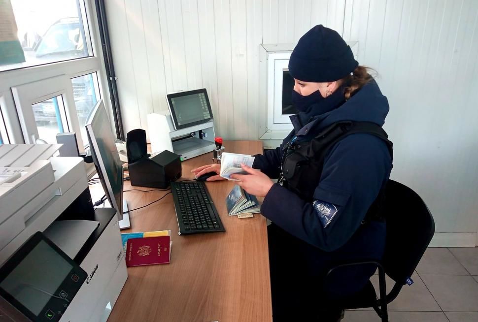 Погранполиция: За минувшую ночь состоялось 10 246 пересечений границы Молдовы.