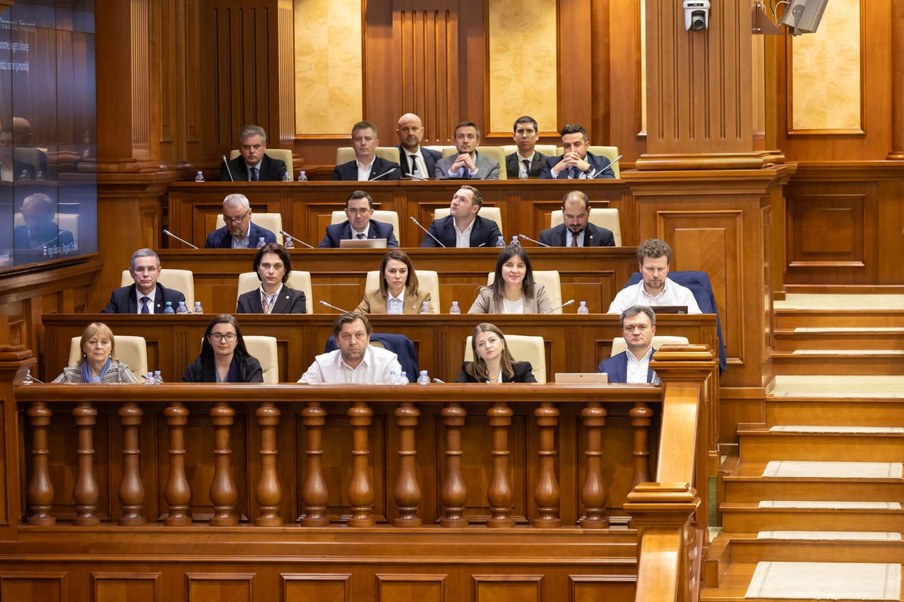 Вотум недоверия правительству Речана провалился.