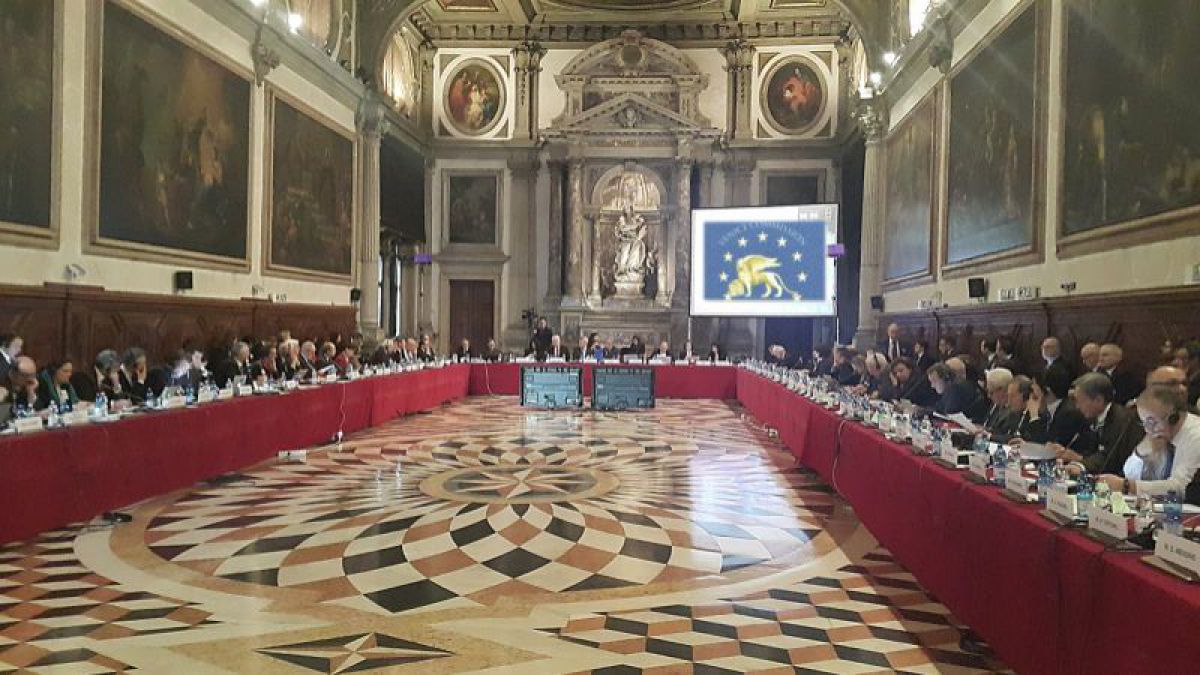 Avizul integral al Comisiei de la Veneția, publicat: Nu există „consens larg” pentru votul mixt. Foto: usud.hr