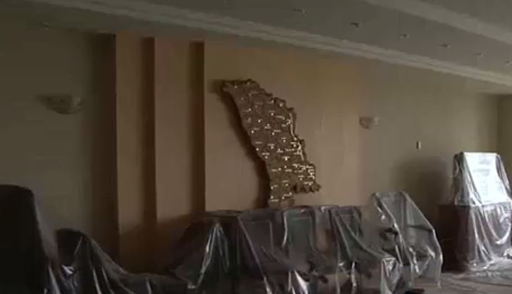 Когда завершат восстановление здания, пока неизвестно.
