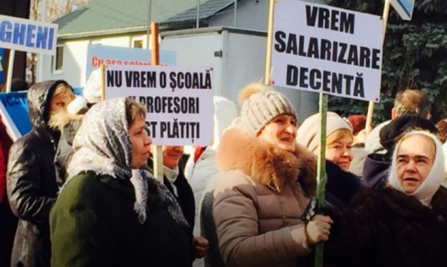 Педагогов Молдовы гонят на протесты "профсоюзные лидеры".