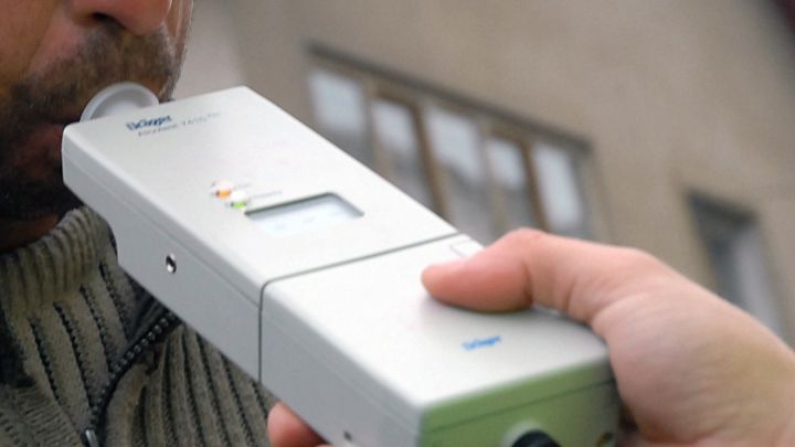 Guvernul a revizuit limitele pentru consumul de alcool de către conducătorii auto. Foto: bzi.ro