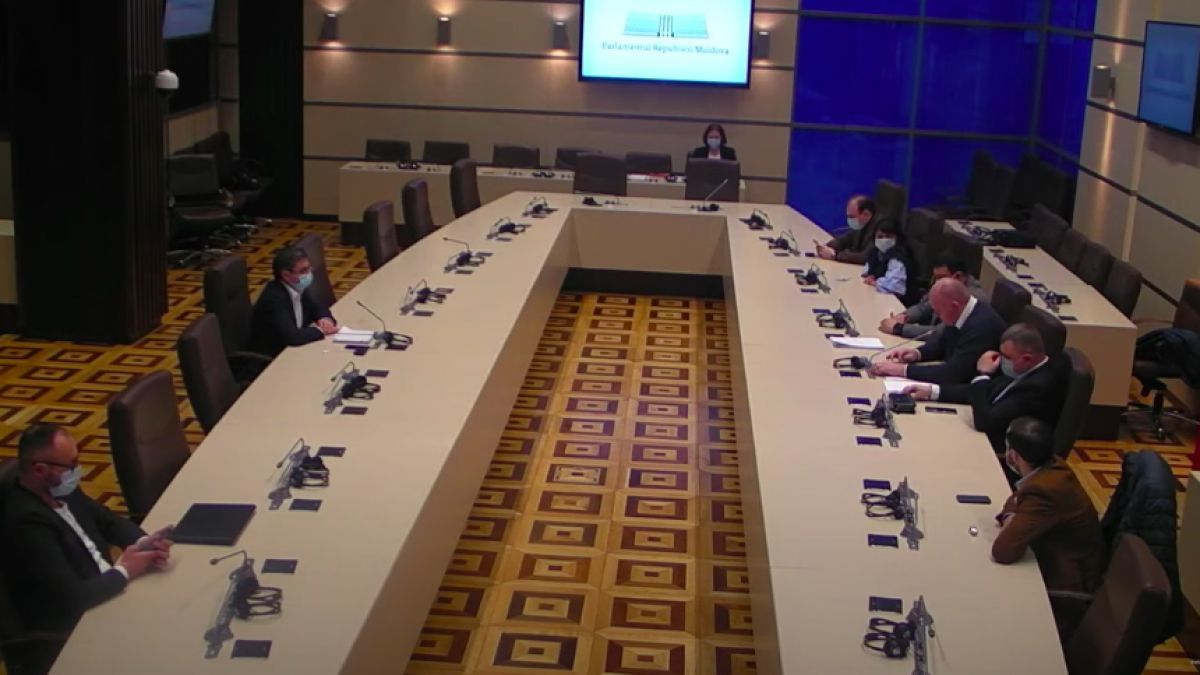 Юркомиссия не поддержала проект о вынесении вотума доверия кабмину Гросу.