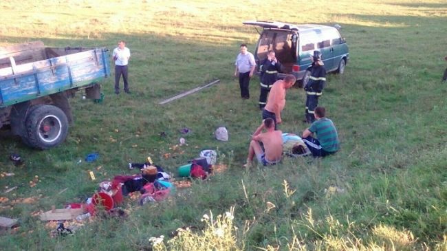 Totul s-a întâmplat după ce camionul cu muncitori s-a răsturnat.