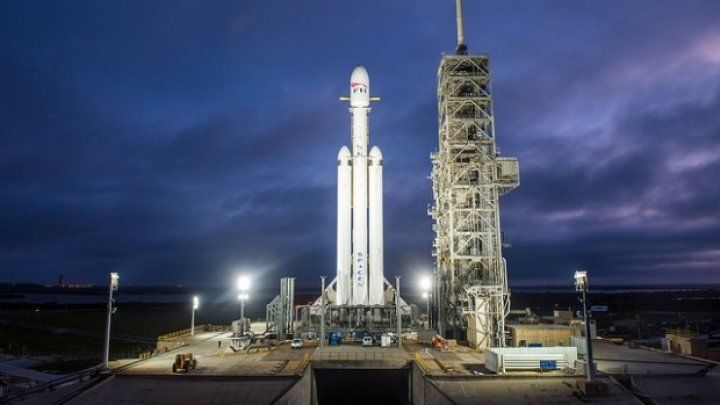 SpaceX a intrat în istorie: S-a lansat cu succes cea mai puternică rachetă din lume