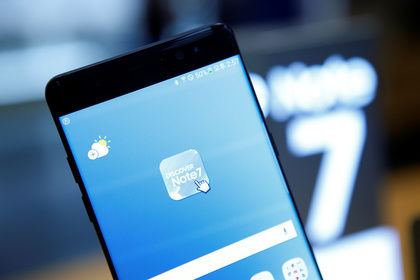 Samsung Electronics обратилась к своим партнерам с просьбой остановить продажи смартфонов Galaxy Note 7 после случаев самовозгорания.