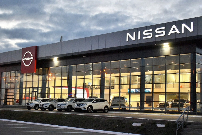 Nissan recheamă peste 440.000 de automobile din cauza riscului de defecțiune a motorului.