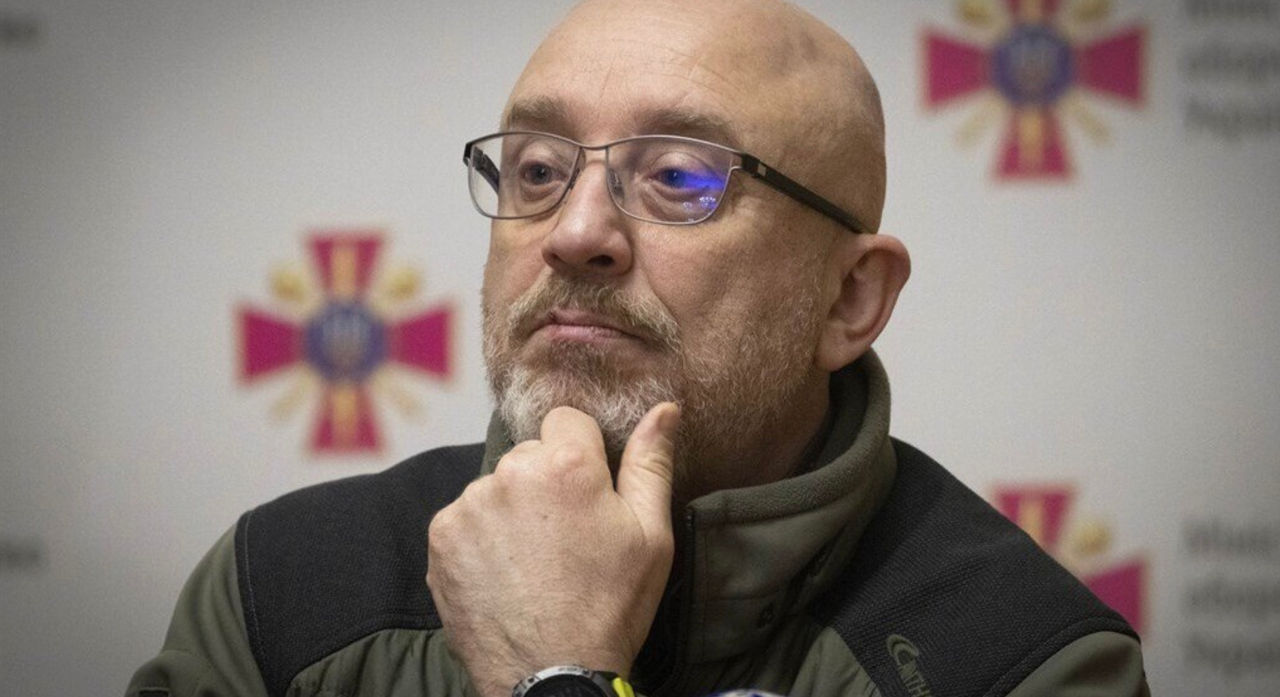 У экс-министра обороны Украины Резникова прошли обыски.