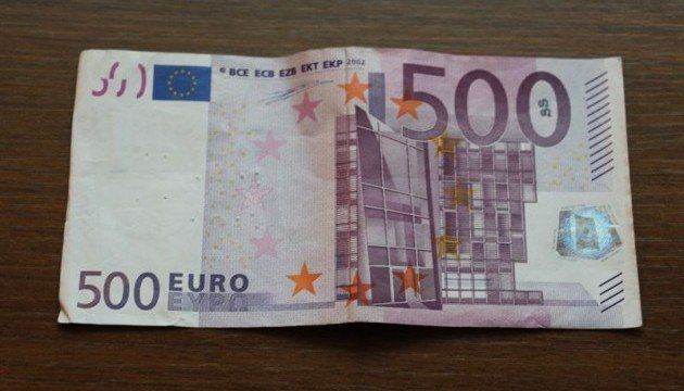 На избирательном участке 115 в избирательной кабинке нашли 500 евро.
