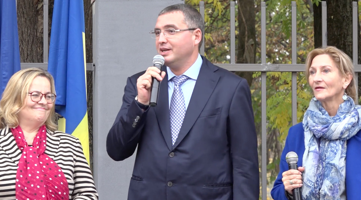 Избранный в первом туре выборов примар Бельц, председатель "Нашей партии" Ренато Усатый.