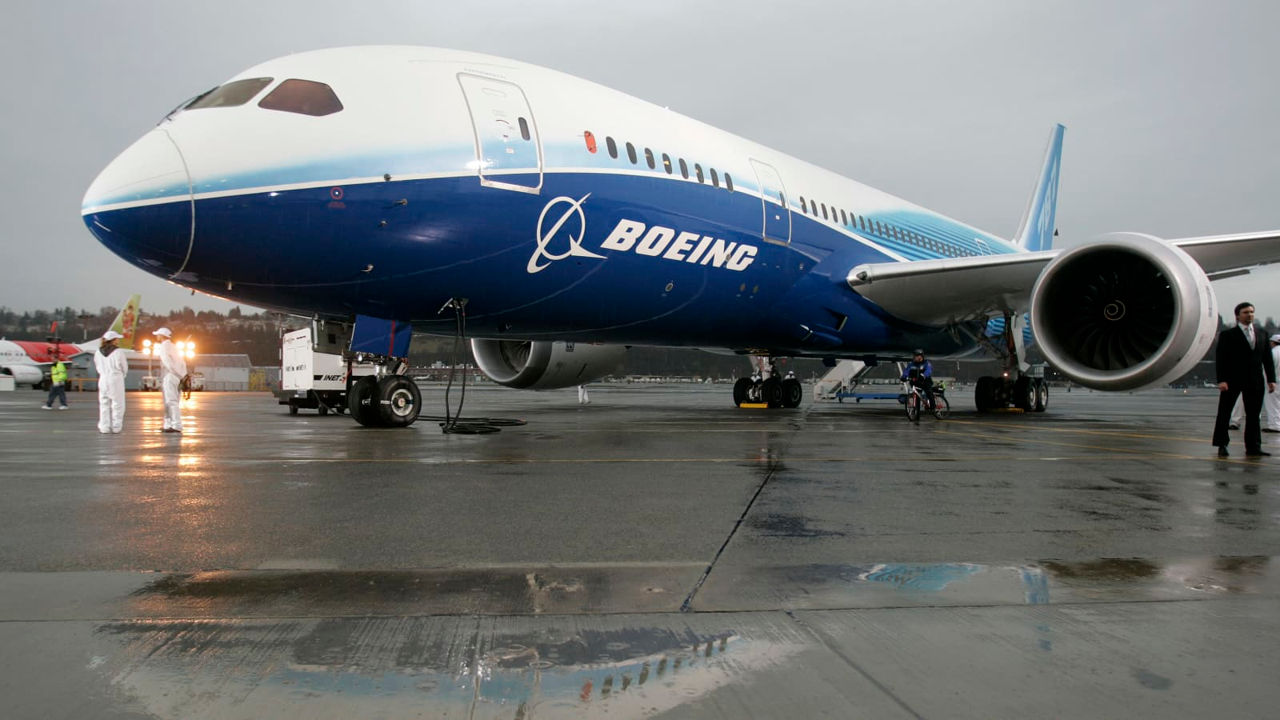 Регулятор потребовал проверить самолеты Boeing-787.