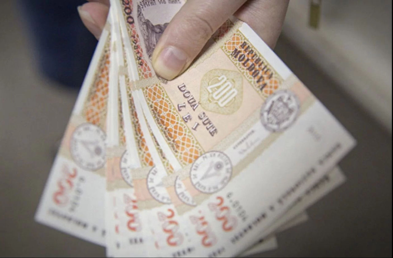 Получателей пенсий и социальных пособий призвали получить свое пособие в размере 1500 леев.