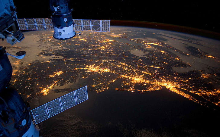 NASA опубликовало уникальное видео, снятое вокруг Земли.