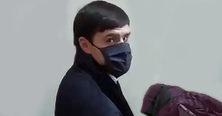 Пропустив несколько заседаний, экс-депутат Константин Цуцу явился в суд.
