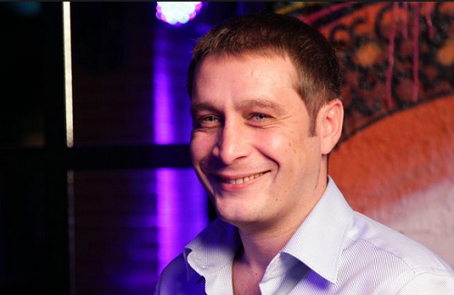 Русский блогер Эдуард Багиров является главным подозреваемым в деле о беспорядках в апреле 2009 года.