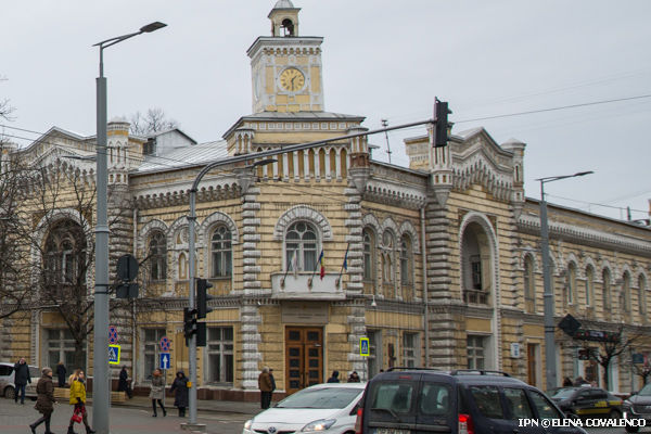 Истекают сроки действия договоров ряда глав муниципальных предприятий.