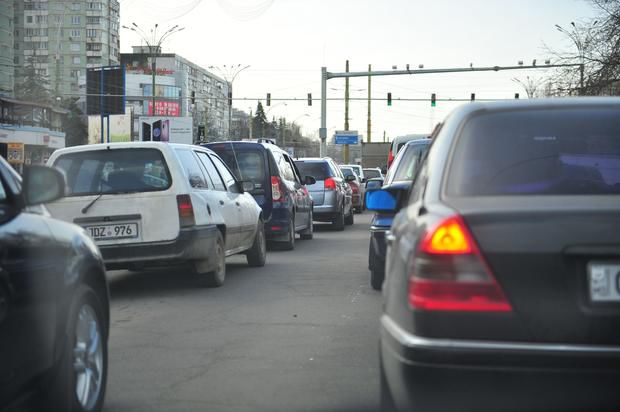 НИП призывает водителей избегать движения по улицам с пробками.