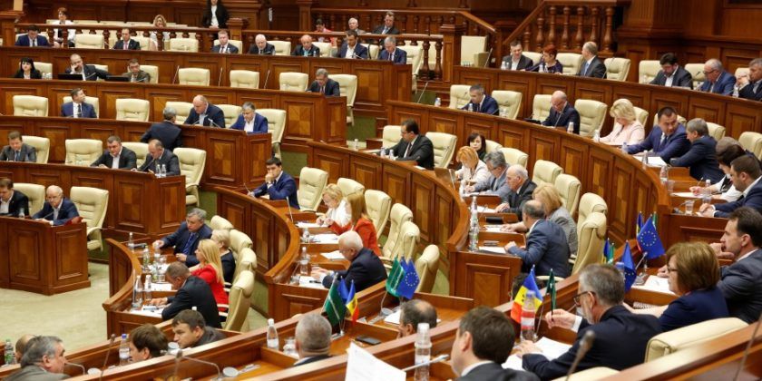 Парламент изменил Кодекс о выборах, чтобы организовать референдум.