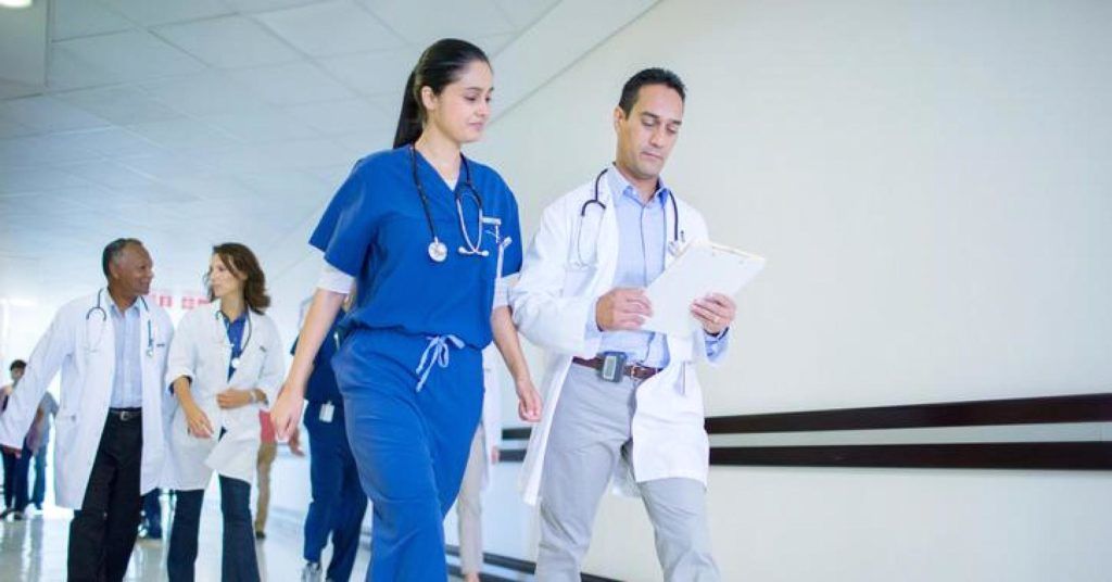 Medicii din Quebec protestează: Avem salarii prea mari.