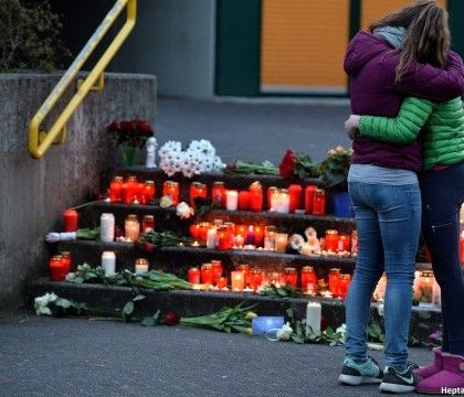 Un cuplu proaspat casatorit, 16 elevi, o studenta din SUA, doi jurnalisti iranieni, o cantareata de opera si doi bebelusi se numara printre victimele tragediei aviatice din Franta.
