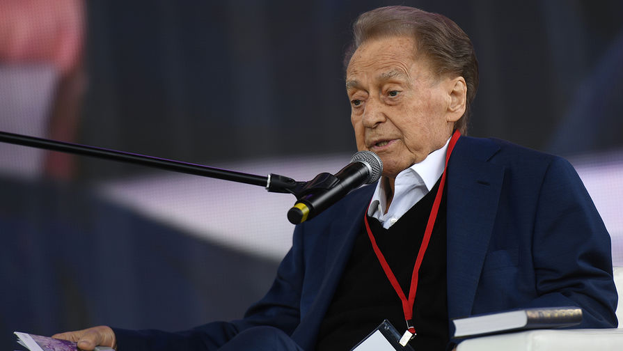 В возрасте 89 лет умер советский и российский поэт Андрей Дементьев.