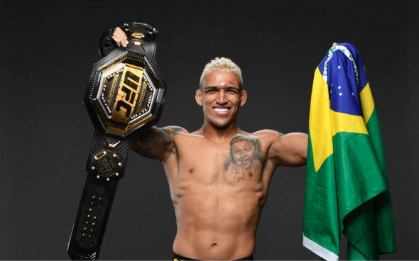 UFC впервые лишил бойца чемпионского титула из-за лишнего веса.