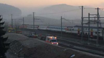 Accident feroviar în Elveția. Două trenuri care transportau pasageri s-au ciocnit frontal în nordul orașului Zurich, în apropiere de gara Rafz.