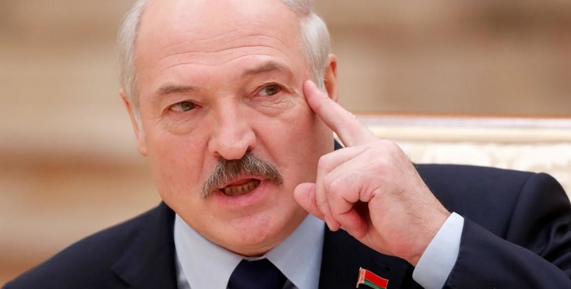 Лукашенко пошутил о "тугоухости" некоторых белорусских чиновников.