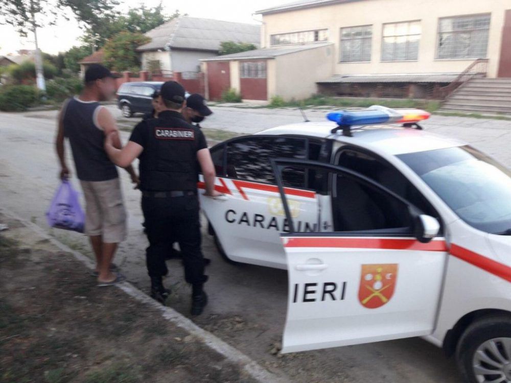 Нарушитель попался при попытке “обчистить” чужой двор. Фото: aif.md.