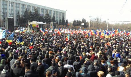Нынешнюю власть необходимо подорвать, чтобы она ушла сама, добровольно.
