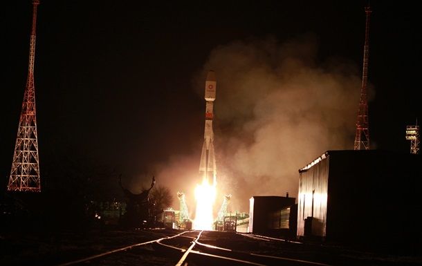 С космодрома Байконур была запущена ракета-носитель Союз-2.1б.