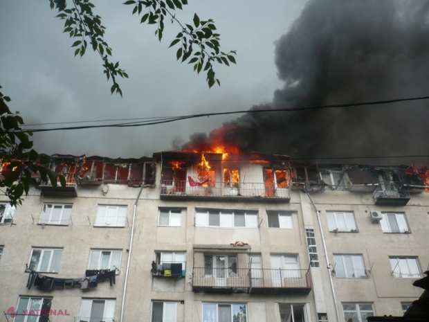 Lucrările de construcție a mansardei de pe un bloc de locuit din sectorul Botanica al capitalei, care acum o lună a fost mistuită de flăcări, vor începe astăzi.