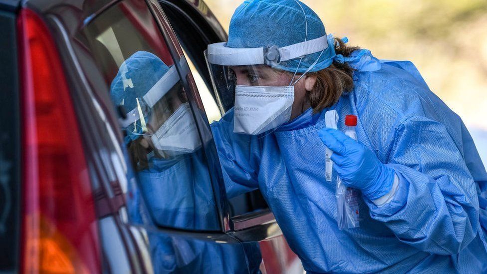Число жертв COVID-19 в мире превысило 202 тысячи человек.