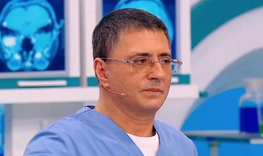 Доктор Мясников рассказал о лечении при омикрон-штамме коронавируса.
