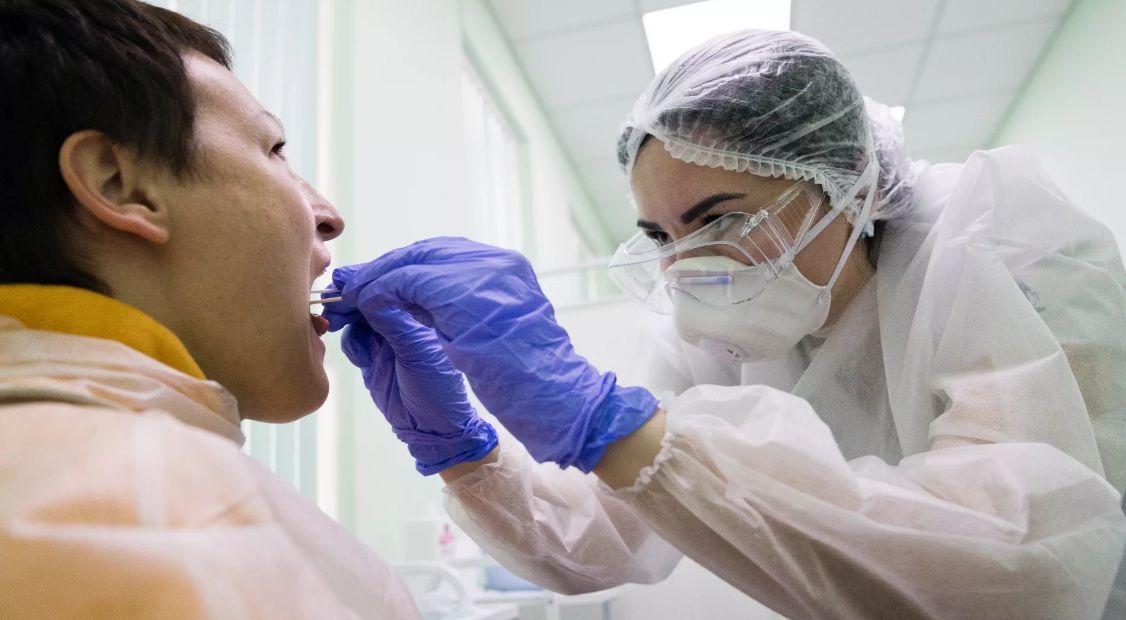 ВОЗ назвала среднее число заражений коронавирусом за неделю.