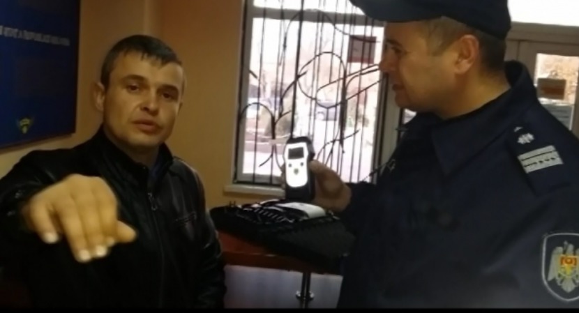 Водитель так и не смог объяснить, почему не хочет проходить тест на алкоголь.
