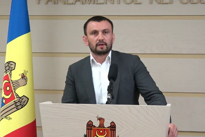 Депутат Демократической партии (ДПМ) Корнелиу Дудник. 