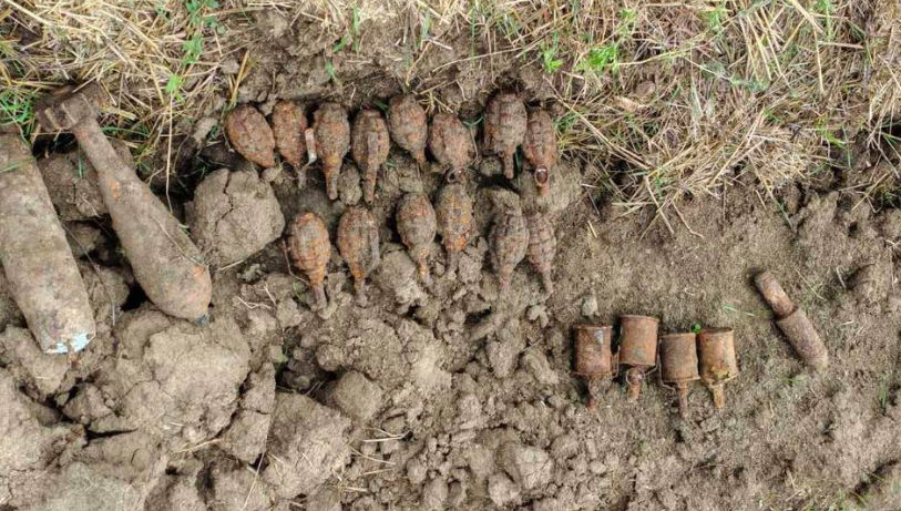 18 grenade de mână, un proiectil de artilerie și o bombă de aruncător, nimicite la Șerpeni.