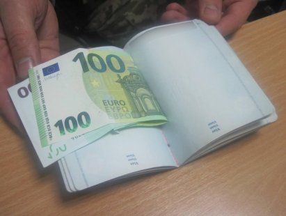Молдаванин предлагал сумским пограничникам взятку в 200 евро.